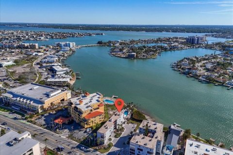 Condominio en venta en Treasure Island, Florida, 2 dormitorios, 122.63 m2 № 1586547 - foto 25