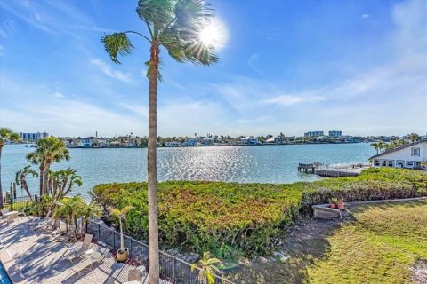 Condominio en venta en Treasure Island, Florida, 2 dormitorios, 122.63 m2 № 1586547 - foto 19