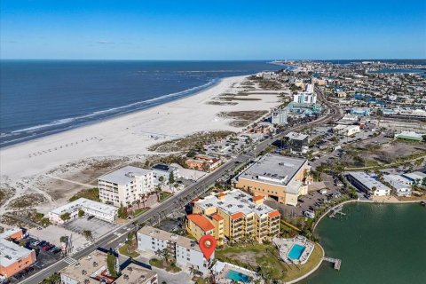 Condominio en venta en Treasure Island, Florida, 2 dormitorios, 122.63 m2 № 1586547 - foto 2