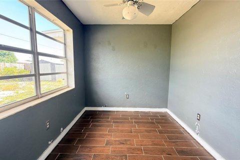 House in North Port, Florida 2 bedrooms, 74.97 sq.m. № 2223528 - photo 10