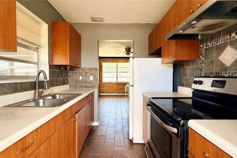 House in North Port, Florida 2 bedrooms, 74.97 sq.m. № 2223528 - photo 5