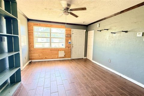 House in North Port, Florida 2 bedrooms, 74.97 sq.m. № 2223528 - photo 2