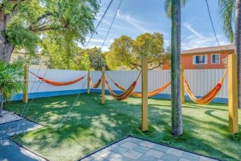 House in Miami, Florida 2 bedrooms, 88.26 sq.m. № 1953624 - photo 10