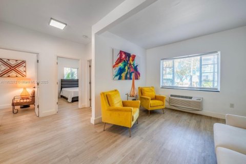 House in Miami, Florida 2 bedrooms, 88.26 sq.m. № 1953624 - photo 3