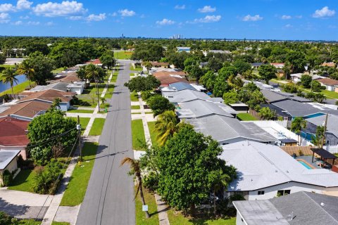 Villa ou maison à vendre à Sunrise, Floride: 4 chambres, 164.25 m2 № 2439187 - photo 11