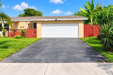 Villa ou maison à vendre à Sunrise, Floride: 4 chambres, 164.25 m2 № 2439187 - photo 3