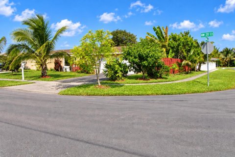 Villa ou maison à vendre à Sunrise, Floride: 4 chambres, 164.25 m2 № 2439187 - photo 6