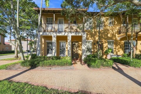 Adosado en Pembroke Pines, Florida 3 dormitorios, 154.22 m2 № 2298023