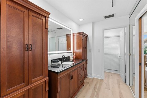 House in Clearwater, Florida 5 bedrooms, 464.88 sq.m. № 2201717 - photo 23