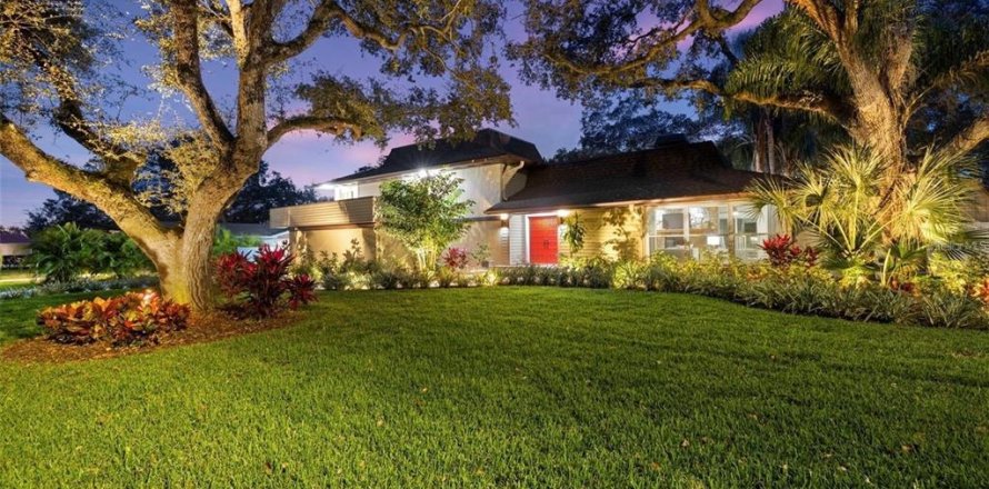 House in Clearwater, Florida 5 bedrooms, 464.88 sq.m. № 2201717