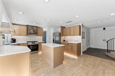 House in Clearwater, Florida 5 bedrooms, 464.88 sq.m. № 2201717 - photo 10