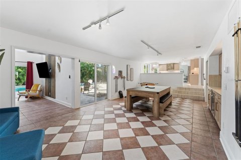 House in Clearwater, Florida 5 bedrooms, 464.88 sq.m. № 2201717 - photo 16