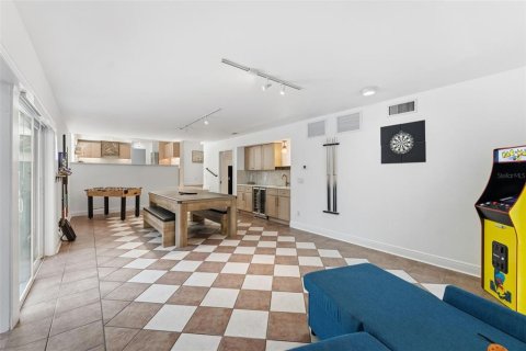 House in Clearwater, Florida 5 bedrooms, 464.88 sq.m. № 2201717 - photo 13