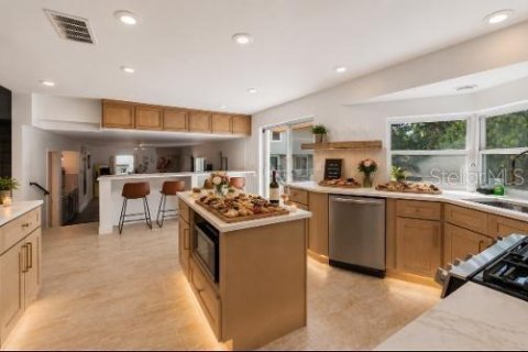 House in Clearwater, Florida 5 bedrooms, 464.88 sq.m. № 2201717 - photo 8