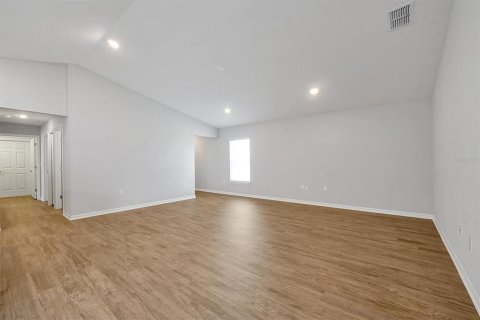 House in ASTONIA in Davenport, Florida 3 bedrooms, 140.19 sq.m. № 1785916 - photo 5