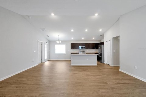 House in ASTONIA in Davenport, Florida 3 bedrooms, 140.19 sq.m. № 1785916 - photo 6
