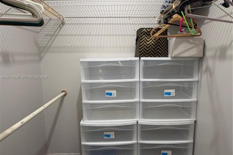 Copropriété à louer à Hallandale Beach, Floride: 2 chambres, 85.84 m2 № 2434005 - photo 13