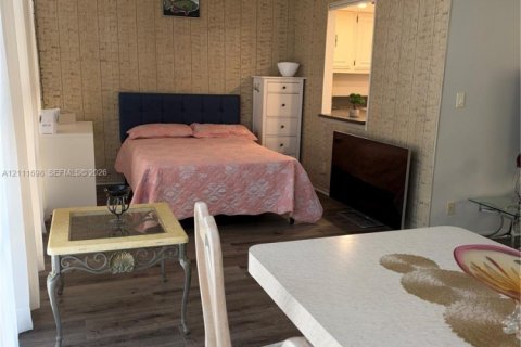 Copropriété à louer à Hallandale Beach, Floride: 2 chambres, 85.84 m2 № 2434005 - photo 6