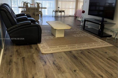 Copropriété à louer à Hallandale Beach, Floride: 2 chambres, 85.84 m2 № 2434005 - photo 4