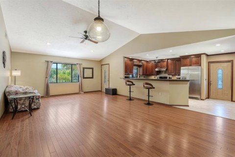 House in Sarasota, Florida 3 bedrooms, 149.67 sq.m. № 2152287 - photo 10