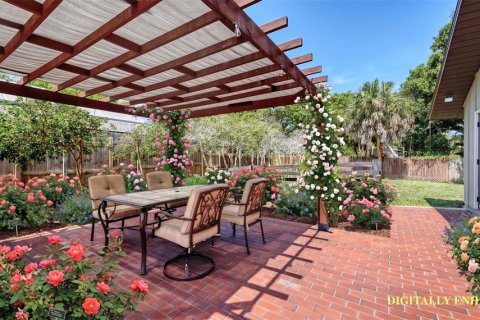 House in Sarasota, Florida 3 bedrooms, 149.67 sq.m. № 2152287 - photo 27