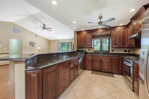 House in Sarasota, Florida 3 bedrooms, 149.67 sq.m. № 2152287 - photo 12