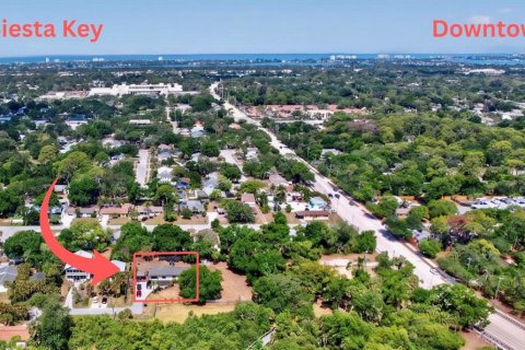 House in Sarasota, Florida 3 bedrooms, 149.67 sq.m. № 2152287 - photo 4