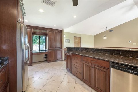 House in Sarasota, Florida 3 bedrooms, 149.67 sq.m. № 2152287 - photo 13