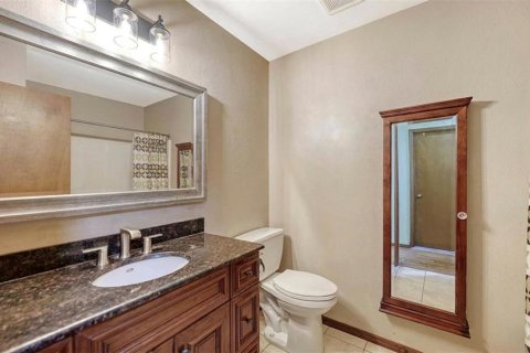 House in Sarasota, Florida 3 bedrooms, 149.67 sq.m. № 2152287 - photo 22