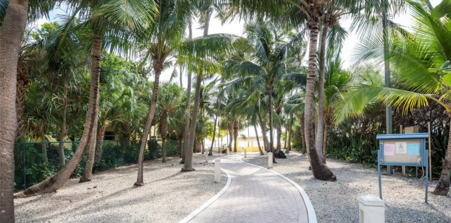 Condo in Pompano Beach, Florida, 2 bedrooms № 1210617