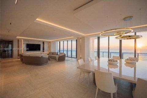 Condo in Sunny Isles Beach, Florida, 4 bedrooms  № 2081316