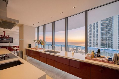 Condo in Sunny Isles Beach, Florida, 4 bedrooms  № 2081316 - photo 7