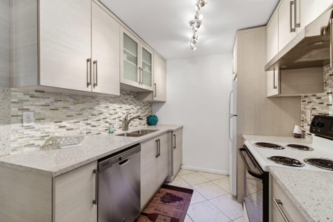 Купить кондоминиум в Бока-Ратон, Флорида 5 комнат, 79.99м2, № 2083013 - фото 15