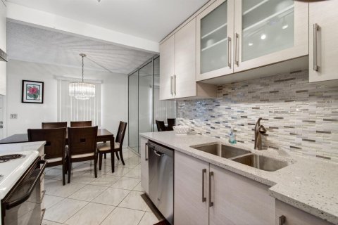 Купить кондоминиум в Бока-Ратон, Флорида 5 комнат, 79.99м2, № 2083013 - фото 19