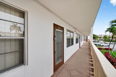Купить кондоминиум в Бока-Ратон, Флорида 5 комнат, 79.99м2, № 2083013 - фото 2