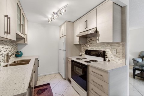 Купить кондоминиум в Бока-Ратон, Флорида 5 комнат, 79.99м2, № 2083013 - фото 16
