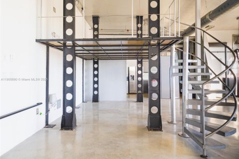 Condominio en alquiler en Miami, Florida, 1 dormitorio, 98.76 m2 № 2012224 - foto 5