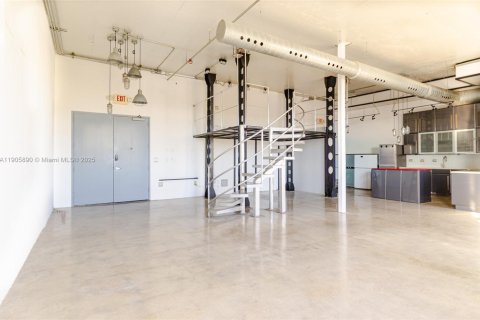 Condominio en alquiler en Miami, Florida, 1 dormitorio, 98.76 m2 № 2012224 - foto 3