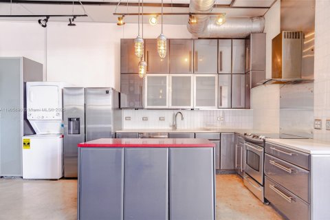 Condominio en alquiler en Miami, Florida, 1 dormitorio, 98.76 m2 № 2012224 - foto 2