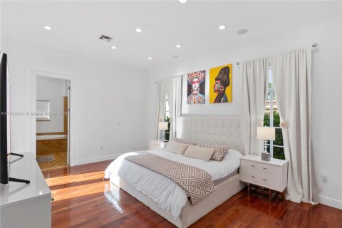 Снять в аренду виллу или дом в Холливуд, Флорида 5 спален, 187.66м2, № 1939694 - фото 7