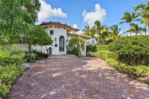 Снять в аренду виллу или дом в Холливуд, Флорида 5 спален, 187.66м2, № 1939694 - фото 10