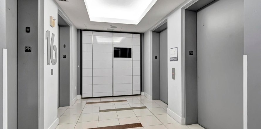 Condominio en West Palm Beach, Florida, 2 dormitorios № 1151955