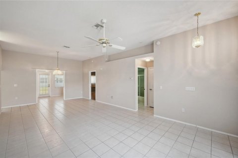 House in New Port Richey, Florida 2 bedrooms, 138.7 sq.m. № 1655189 - photo 10