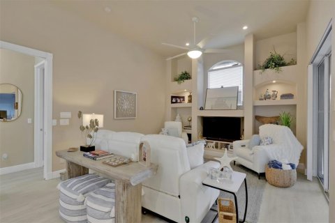 Casa en venta en Fort Myers, Florida, 4 dormitorios, 230.58 m2 № 2377975 - foto 12