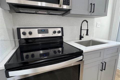 Снять в аренду виллу или дом в Майами, Флорида 2 спальни, 356.37м2, № 1957097 - фото 6