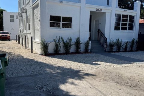 Снять в аренду виллу или дом в Майами, Флорида 2 спальни, 356.37м2, № 1957097 - фото 1