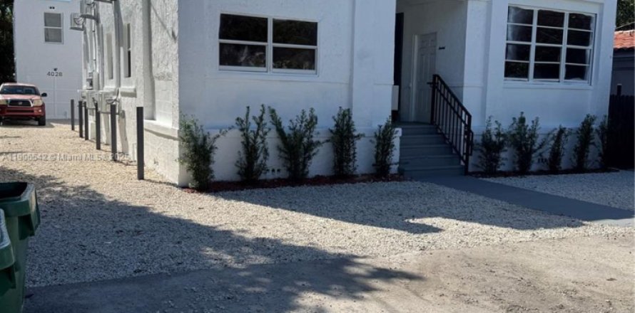 Дом в Майами, Флорида 2 спальни, 356.37м2 № 1957097