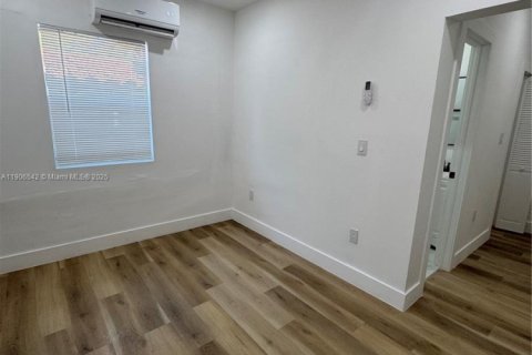 Снять в аренду виллу или дом в Майами, Флорида 2 спальни, 356.37м2, № 1957097 - фото 2