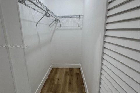 Снять в аренду виллу или дом в Майами, Флорида 2 спальни, 356.37м2, № 1957097 - фото 4