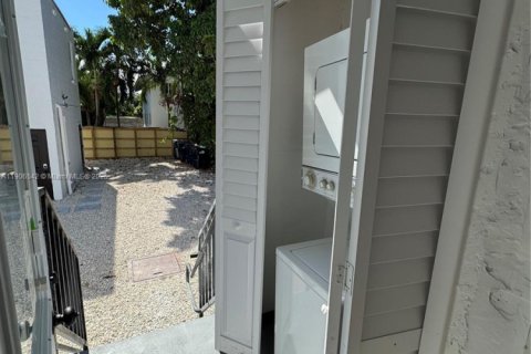 Снять в аренду виллу или дом в Майами, Флорида 2 спальни, 356.37м2, № 1957097 - фото 7